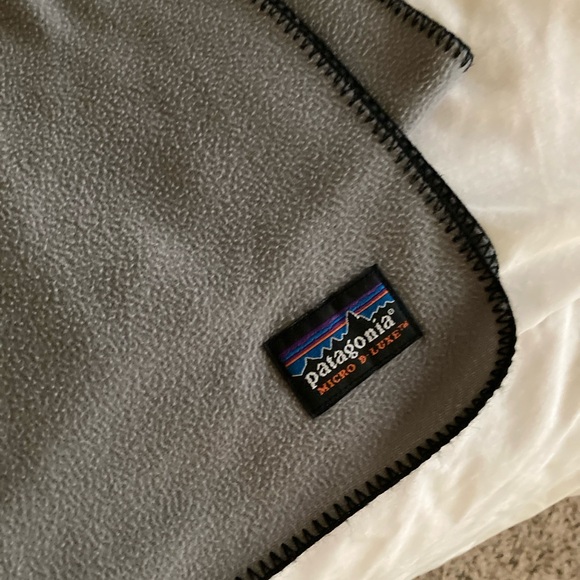 Patagonian 
Gray scarf - Picture 2 of 3